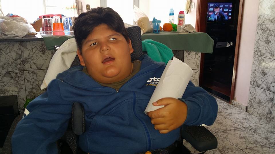 Joaquim Garcia tem microcefalia e sua família não tem condições de comprar o leite Nutren 1.0 (Foto: Reprodução)